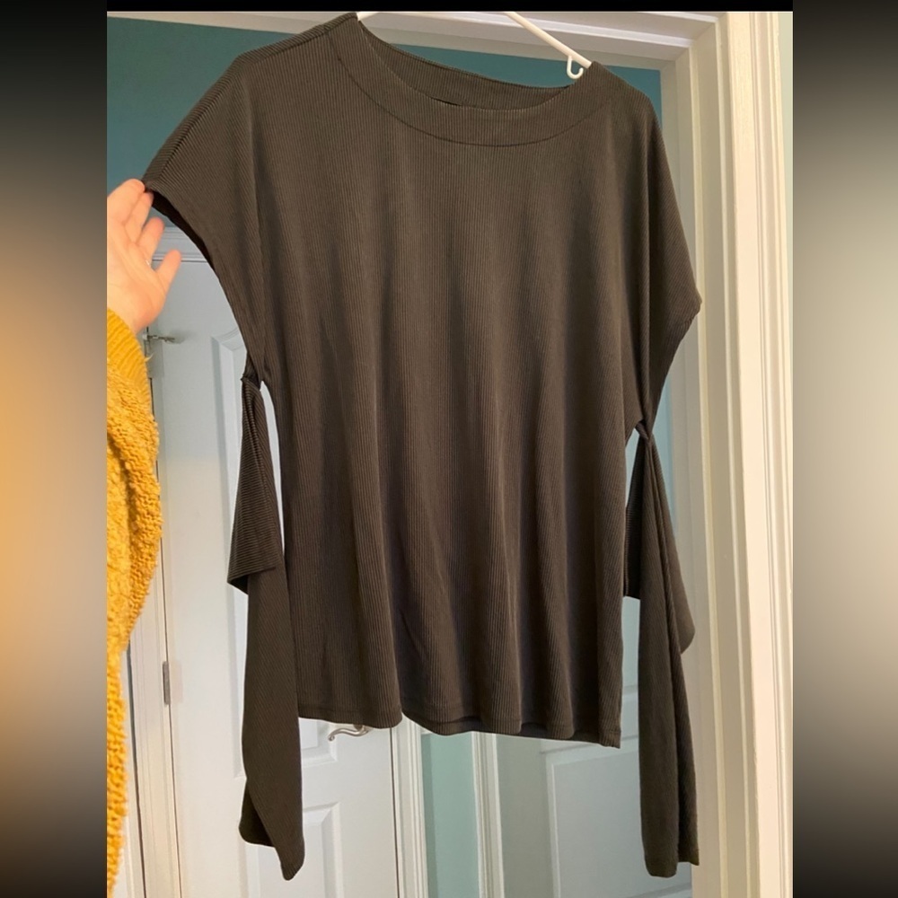 Ruti The Breakout Cut Out Black Ribbed Top - Picture 3 of 8
